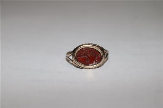 A Georgian gold and carnelian set signet ring, size J.